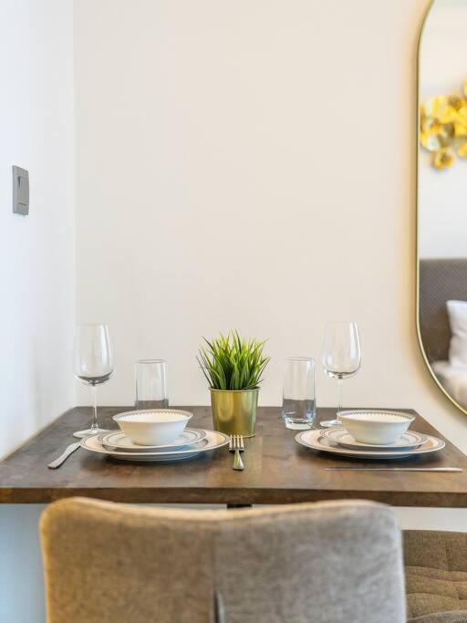 Lovely With Cozy Balcony And Outdoor Pool Apartment *