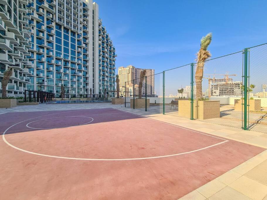 Lovely With Cozy Balcony And Outdoor Pool *