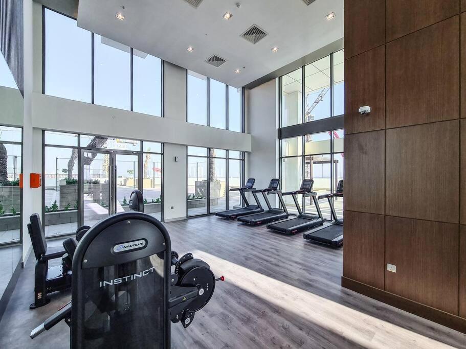 Lovely With Cozy Balcony And Outdoor Pool