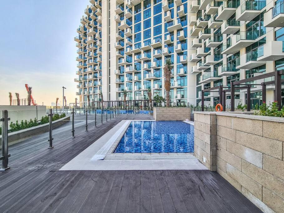 Lovely With Cozy Balcony And Outdoor Pool *