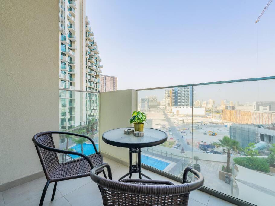 Lovely With Cozy Balcony And Outdoor Pool * Dubai