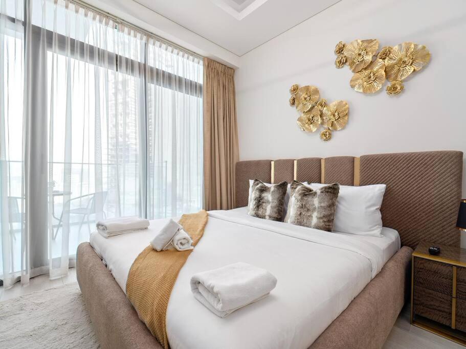 Lovely With Cozy Balcony And Outdoor Pool Apartment *