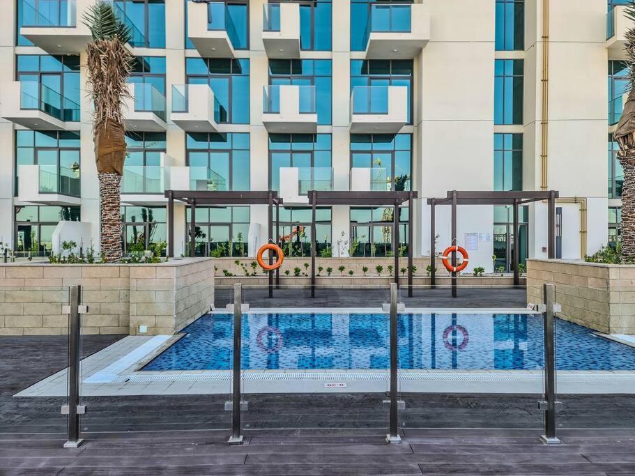 Lovely With Cozy Balcony And Outdoor Pool *